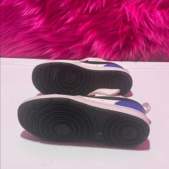 Nike Kids Sneakers in Pink, White, and Green - Picture 5 of 6